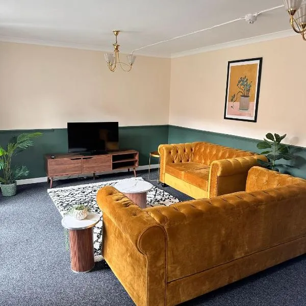 3BR Flat Sleeps 6 West End Sights Driveway, hotel v destinaci Glasgow