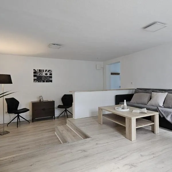 2 Zimmer Ferienwohnung mit Terrasse, hotel v destinaci Ehlscheid