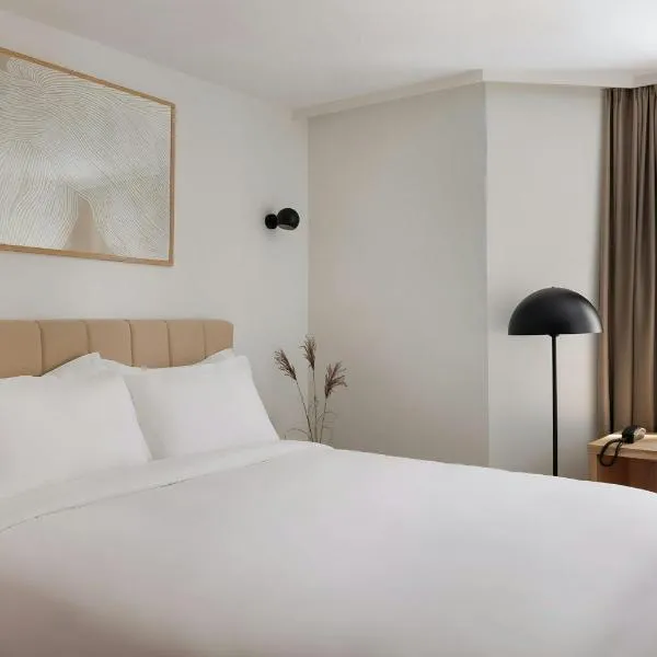 Yvette Hotel Porte de Versailles, Sonder by Marriott Bonvoy, hotel v destinácii Vanves
