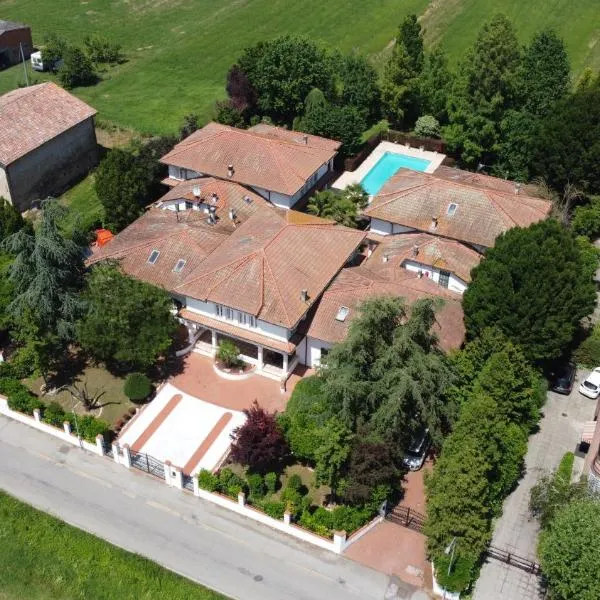 Villa Petrone - Luxury Home tra Bologna e Modena - Wi-Fi, Biliardo, Jacuzzi e piscina, hotel in Nonantola