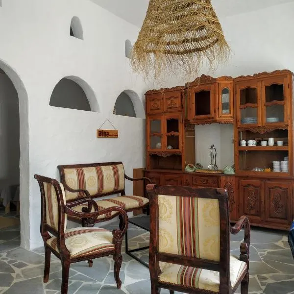 Zina Resort Guesthouse & Camping, hotel v destinaci Zurayq Barrānīyah