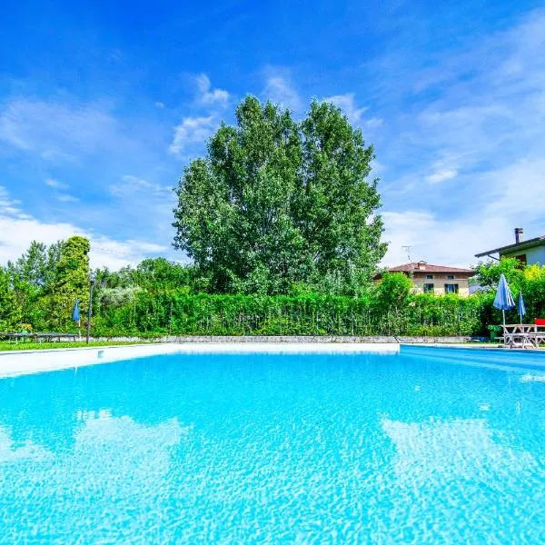 Balcone Vista Lago! Dimora Aurelia con Piscina, hotel v destinaci Desenzano del Garda