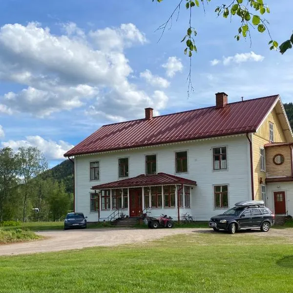 Mysig lägenhet i Prästgård nära Branäs, hotel v destinaci Sysslebäck