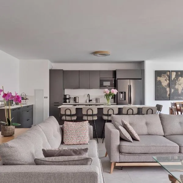 Magnifique Rooftop a Antibes 4 chambres, hotelli kohteessa Antibes