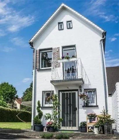 Schönes Haus mit großem Garten, hotel in Seligenstadt