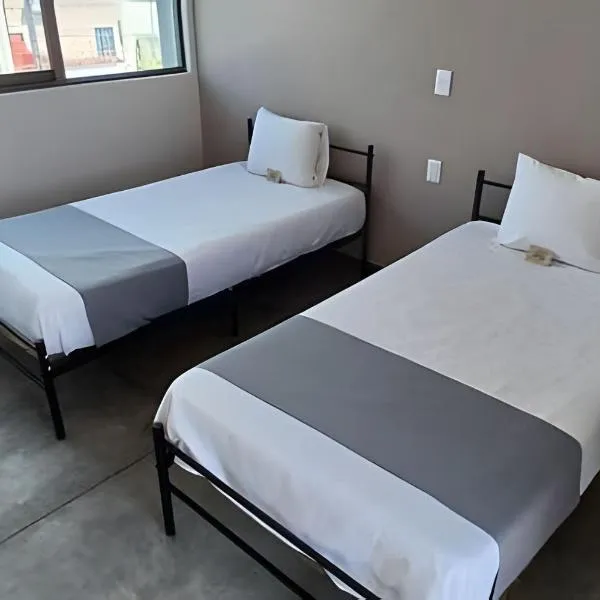 SUITE DALIA, AA, cocineta, baño privado, ubicación, Hotel in Tepic
