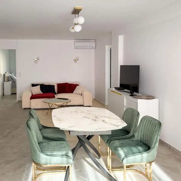 Appartement de luxe climatisé, parking & 2 balcons, hotel in Villefranche-sur-Mer