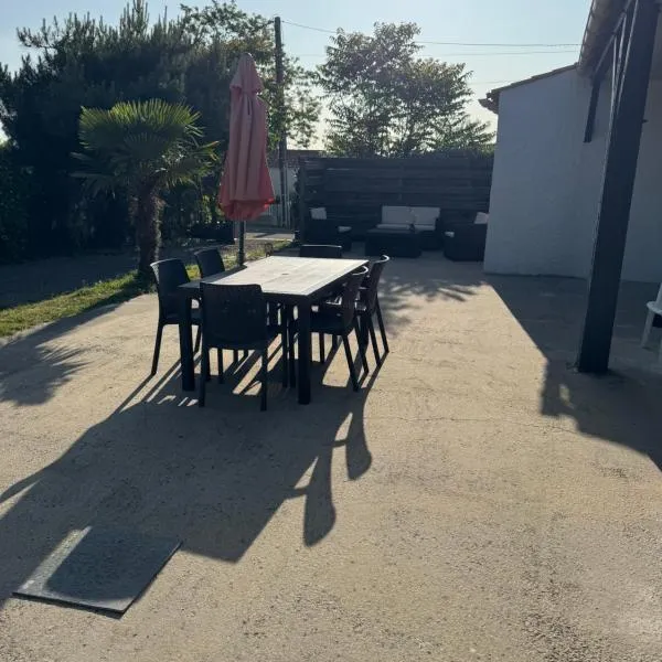 Villa Family Surf sur un terrain arborée et clos, calme et repos, hotel i Longeville-sur-Mer