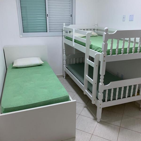 Apartamento frente mar com 3 suítes e 2 vagas de garagem - Foto 2