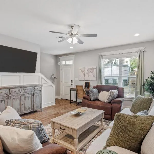Townhouse in Downtown Lake Charles, hotel in Lake Charles