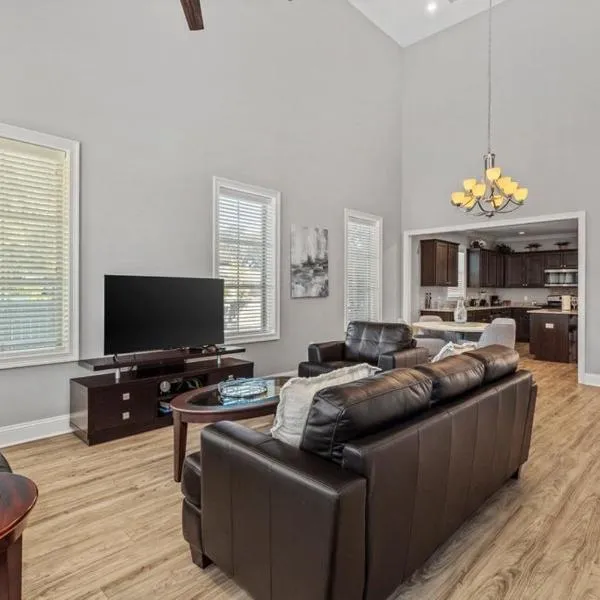 Luxury 2 bedroom townhouse #4, Hotel in Lake Charles