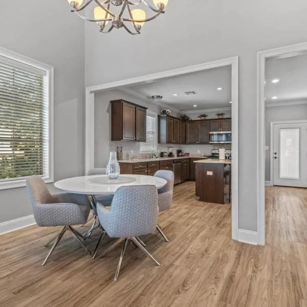 Luxury 2 Bedroom Townhouse #1, ξενοδοχείο σε Lake Charles