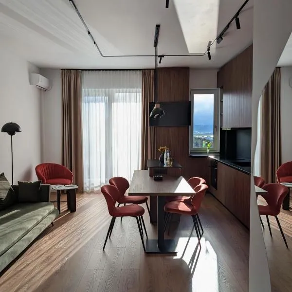 Urban Grove Apartment with Balcony and Free Parking, hotel v destinaci Floreşti