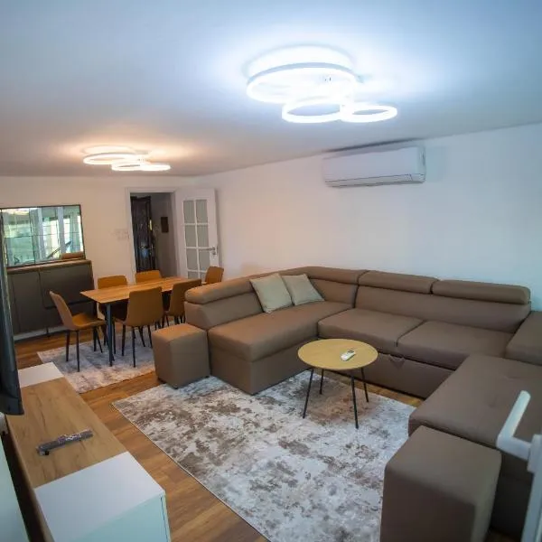 Central Square Apartments, hotel in Pristina