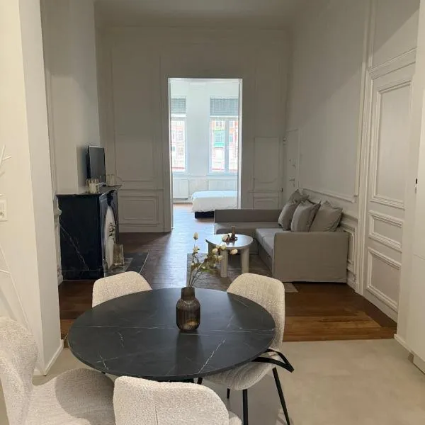Luxury Riverfront Apartment near La Meuse, hotel in Liège