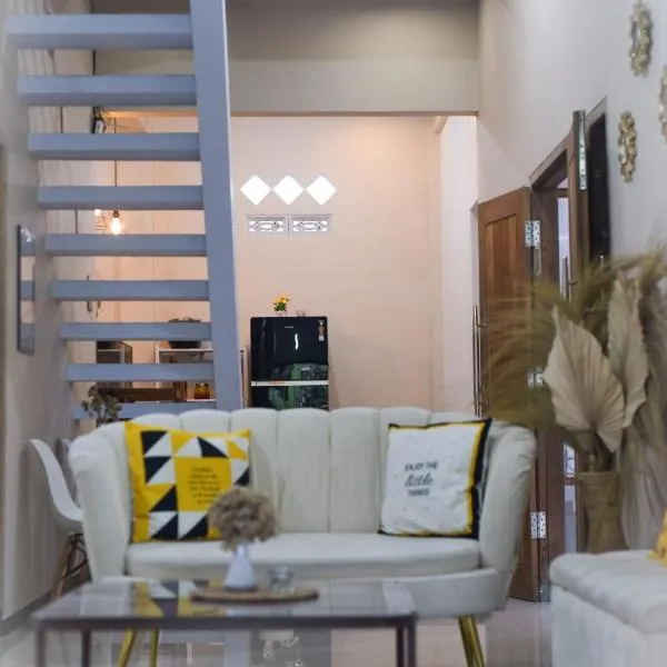 Tafufu Villa Tumpak Sewu، فندق في Sumberbopong