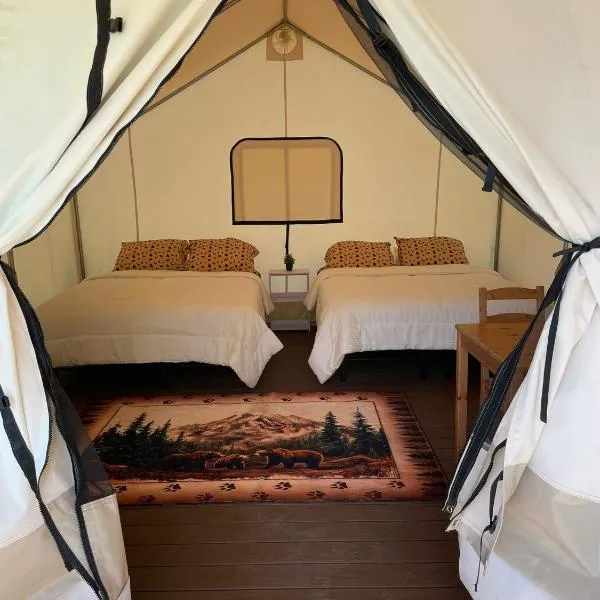 Emerald - Glamping tent, hotel in Klamath