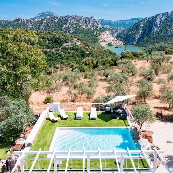 Casa sul Lago con piscina privata, hotel v destinaci Dorgali
