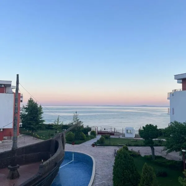 Fort Noks with sea view, hotell i Elenite