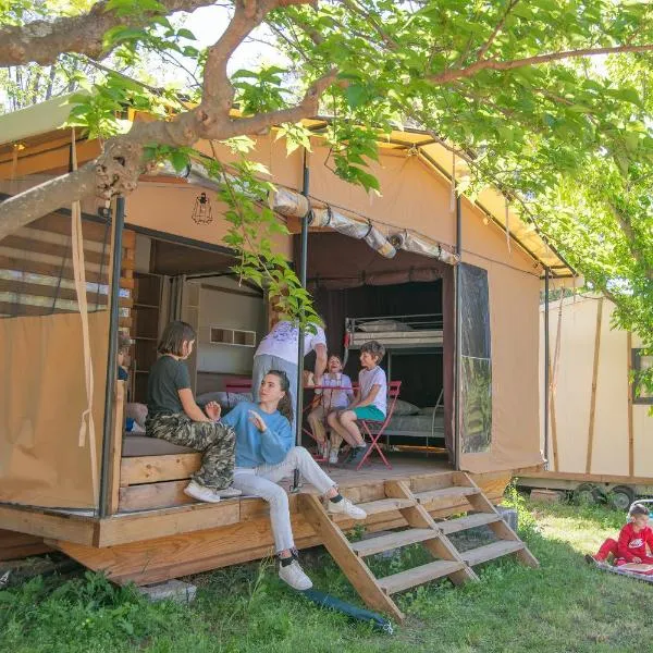 Camping Onlycamp Les Vailhés, hotel em Lodève