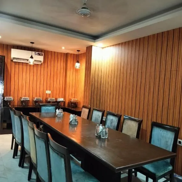 Pradeep Sehrawat Near Delhi IGI Airport, hotel i Jāmb