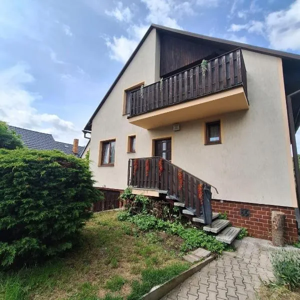 Apartmány ŠTĚSTÍ, hotel in Bechlín