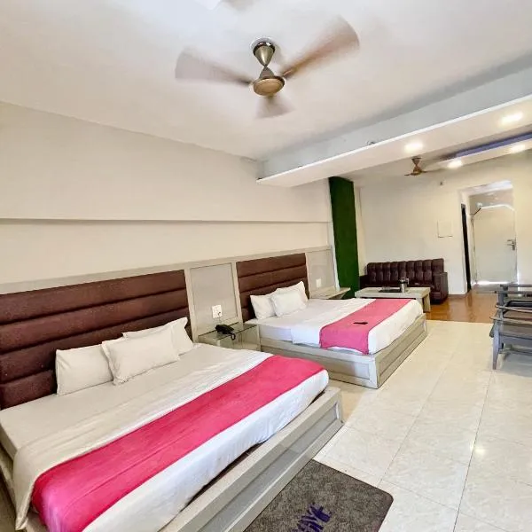 PREMIUM HOTEL S D Near Railwary Station Maa Mansa Devi Temple - Fully Air conditioned Room - Lift And Parking Available -Best Hotel In Haridwar, hotell i Haridwār