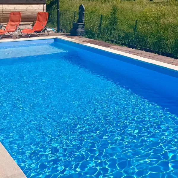 Holiday home Melani - with private heated pool and sauna，Sinac的飯店