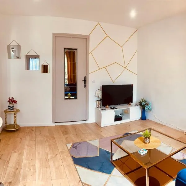 Cozy, bright apartment - Disney - private parking, hotel in Rosny-sous-Bois