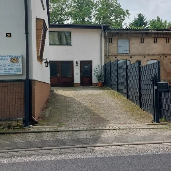 Ferienhaus - Wohnung- Havelblick، فندق في Phöben