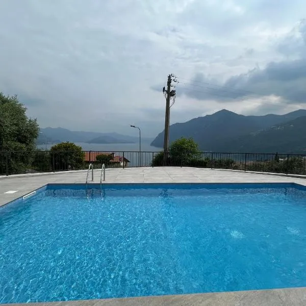 Appartamento Valentina piscina e vista lago, hotel in Riva di Solto