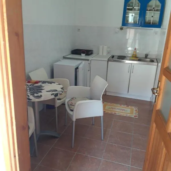 Apartmani Djenovići, hotel in Kućišta
