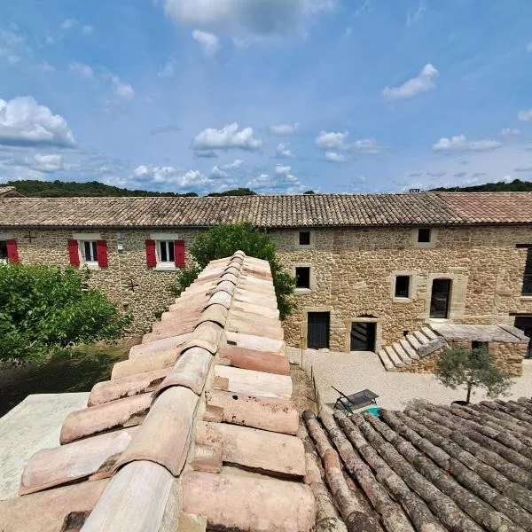 Chez Véro Gîte & Chambres d'hôtes " Le Juvaquatre ", hotel i Suze-la-Rousse