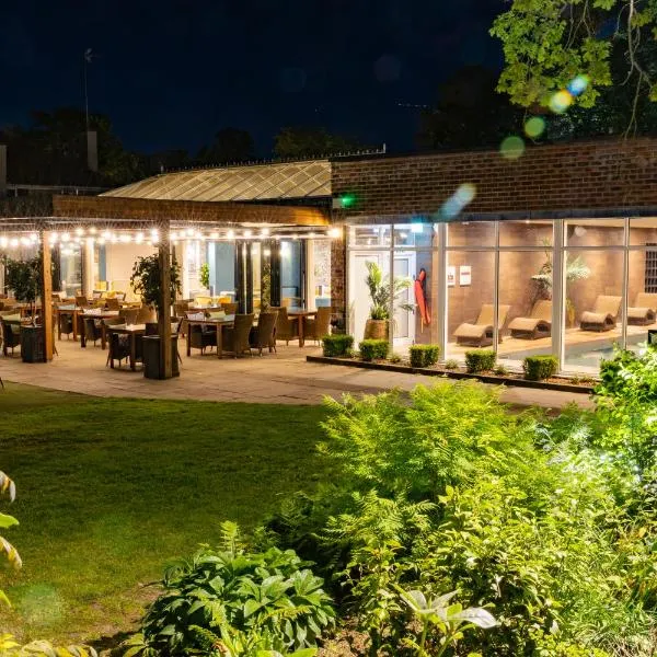 David Lloyd Wickwoods, hotel in Albourne