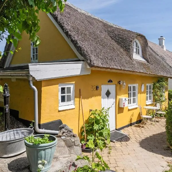 Charming Home In Samsø With 1 Bedroom, khách sạn ở Brundby