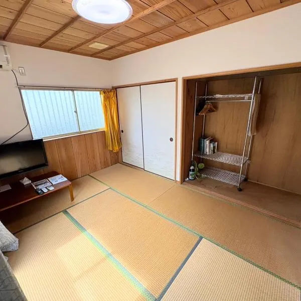 まるまる一棟貸しのプライベート空間-バナナハウスホテル-駐車場付き, hotel in Akaren