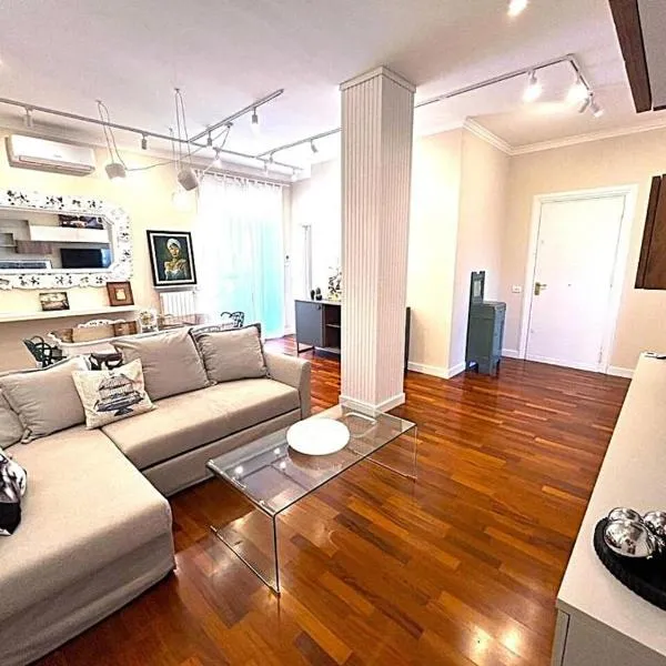Comfort&Relax Elegant Apartment private garage 'Dimora Telesforo', hotel in Foggia