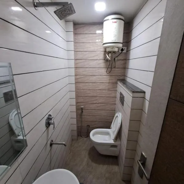 Capital Of Delhi Darshan Hotel - Family Hotel -Near New Delhi Railway Station photo 2