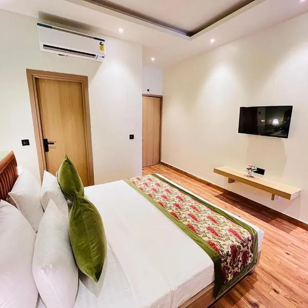 Hotel IP Swarn Near Anand Vihar Vaishali Ghaziabad, hotel di Ghaziabad