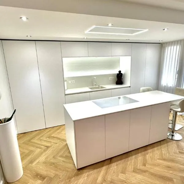 Modern 100m2, treadmill yoga matts, 2 balconies 5min to Main Station - 10min to City, ξενοδοχείο στη Βασιλεία