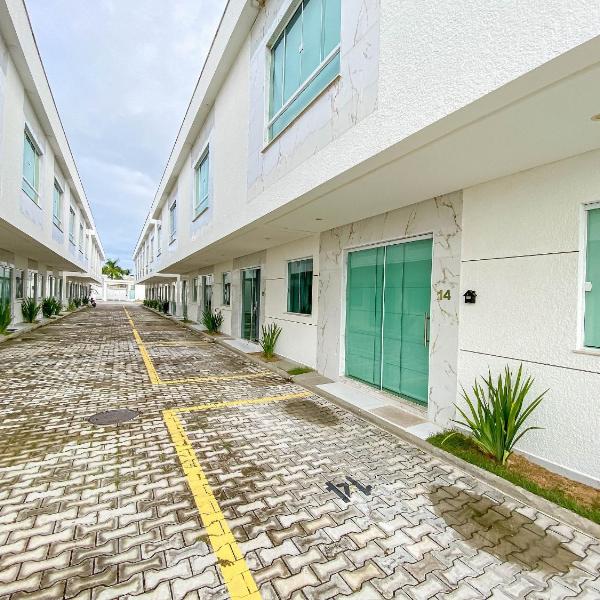 Casa com 4 quartos em condomínio com piscina e área gourmet próximo à praia de Taperapuã