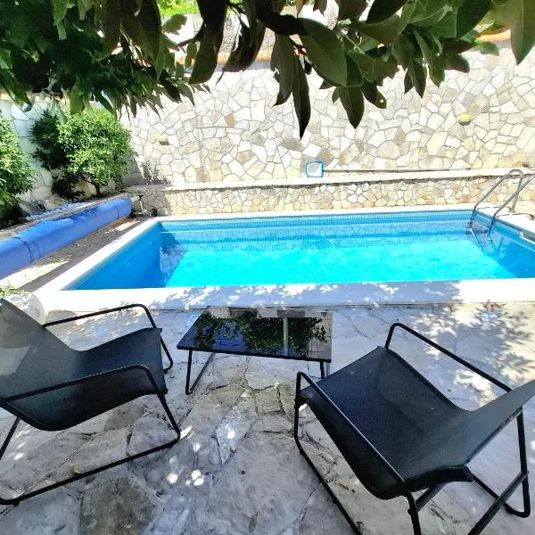 Villa Tina, hotel din Ploče