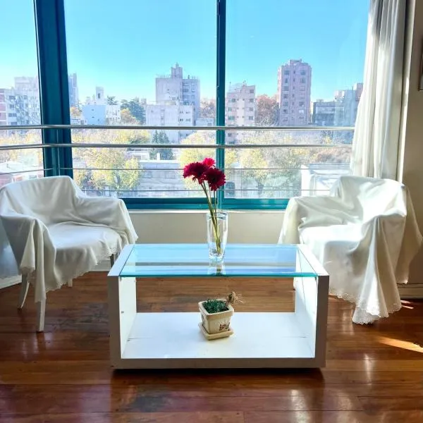 Precioso departamento en la mejor ubicación de Ciudad Mendoza, con piscina, hotel in Mendoza