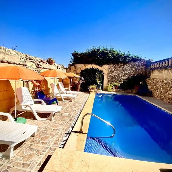 Farmhouse Retro with pool, khách sạn ở Xewkija