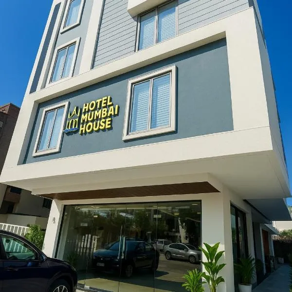 Hotel Mumbai House-LIG Behind CHL Hospital, hotel in Indore