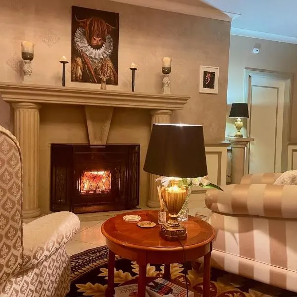 FINN VILLAGE - Loch Lomond Villa B&B - BLACK ROOM with Jacuzzi-style bath, hotel v destinaci Glasgow
