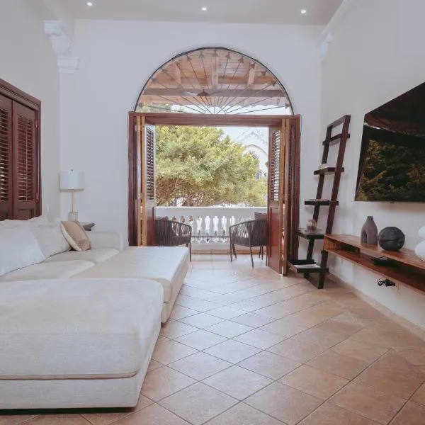 Stunning Terrace Hidden Among Ruins Ofcascoviejo, hotel v destinaci Panamá