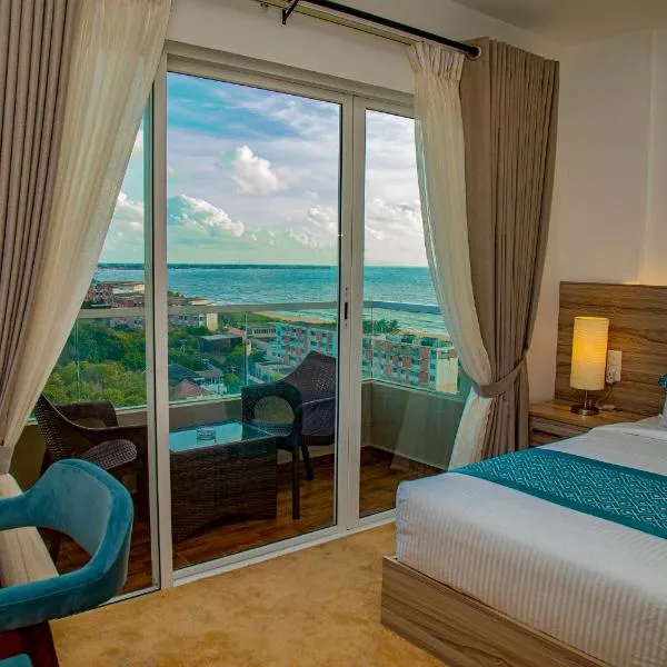 Negombo Beach - The Breeze by Glorious Holidays, hotel v Negombu