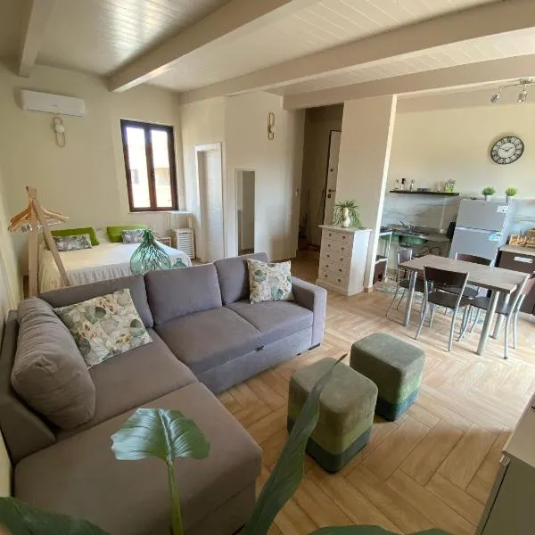 Carmen House2, hotel in Cirò Marina