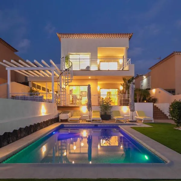 My Island Escape - Sea Views - Private Pool, Sauna, hotel v destinaci Puerto de Santiago